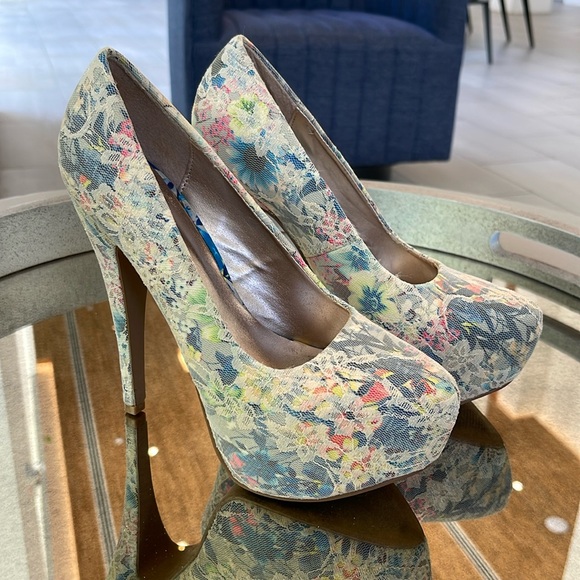 Nude Floral Lace Pump Heels Size 7 - Picture 3 of 8